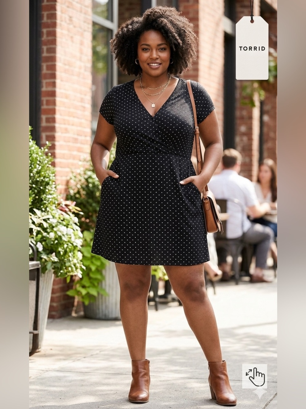 Torrid Black & White Swiss Dot dress w/ V neck, pockets & side rouching. Sz1